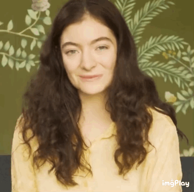 lorde_waving